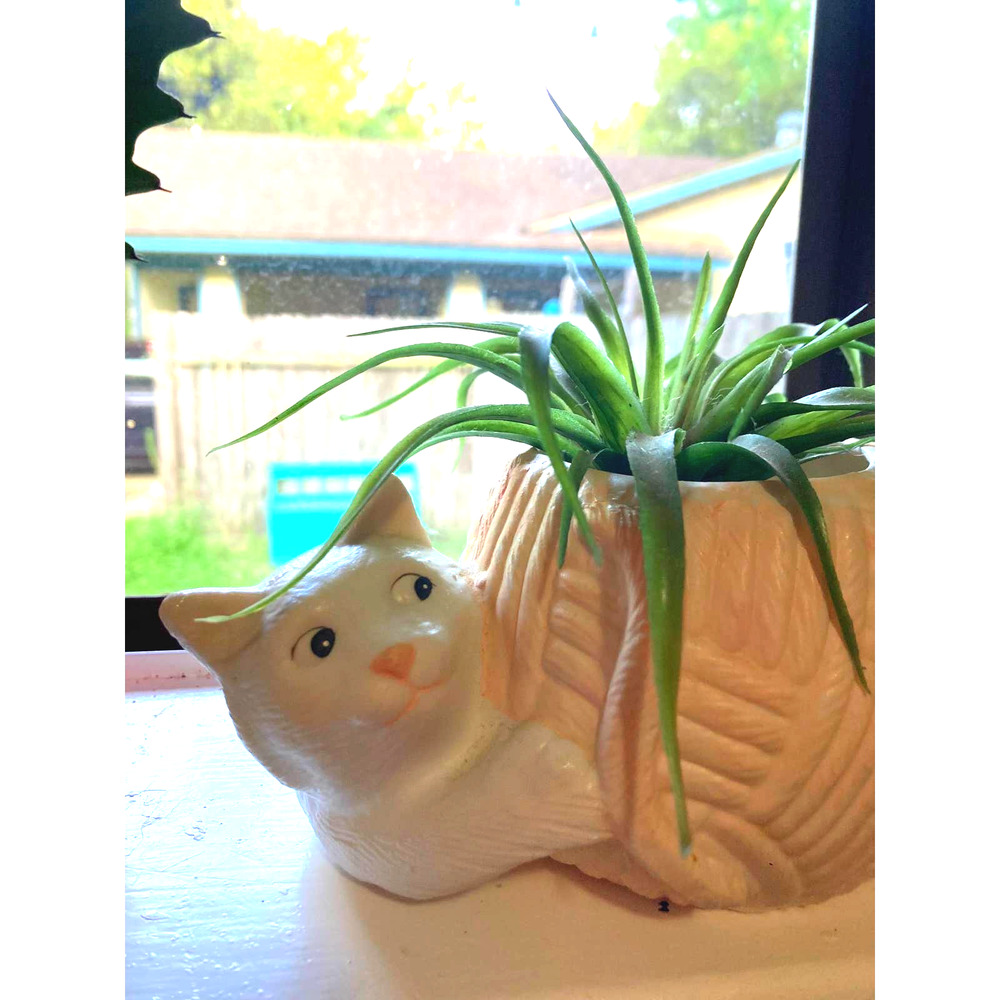 Vintage 80s CAT & Yarn Plant Holder / Succulent Planter / Kitty Trinket